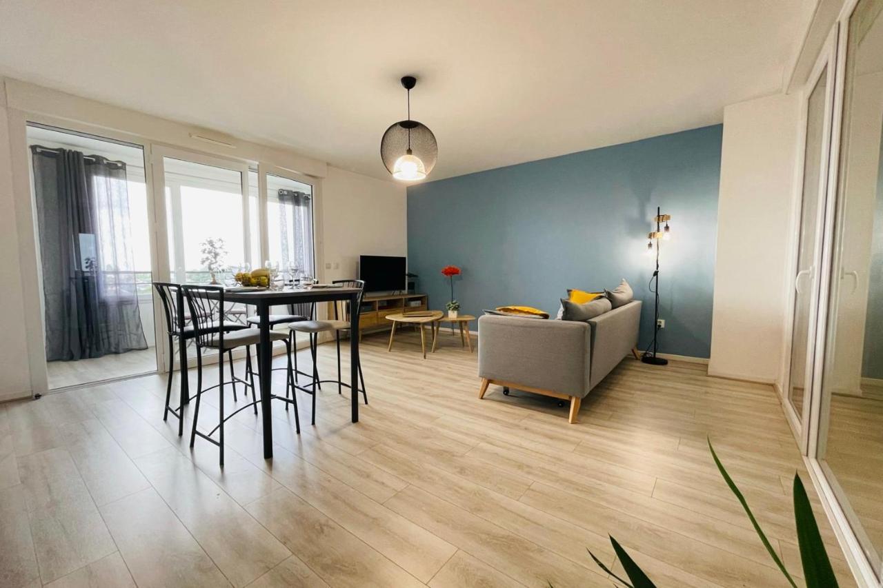 Bright Apartment In A New Building With Garage Tours Zewnętrze zdjęcie