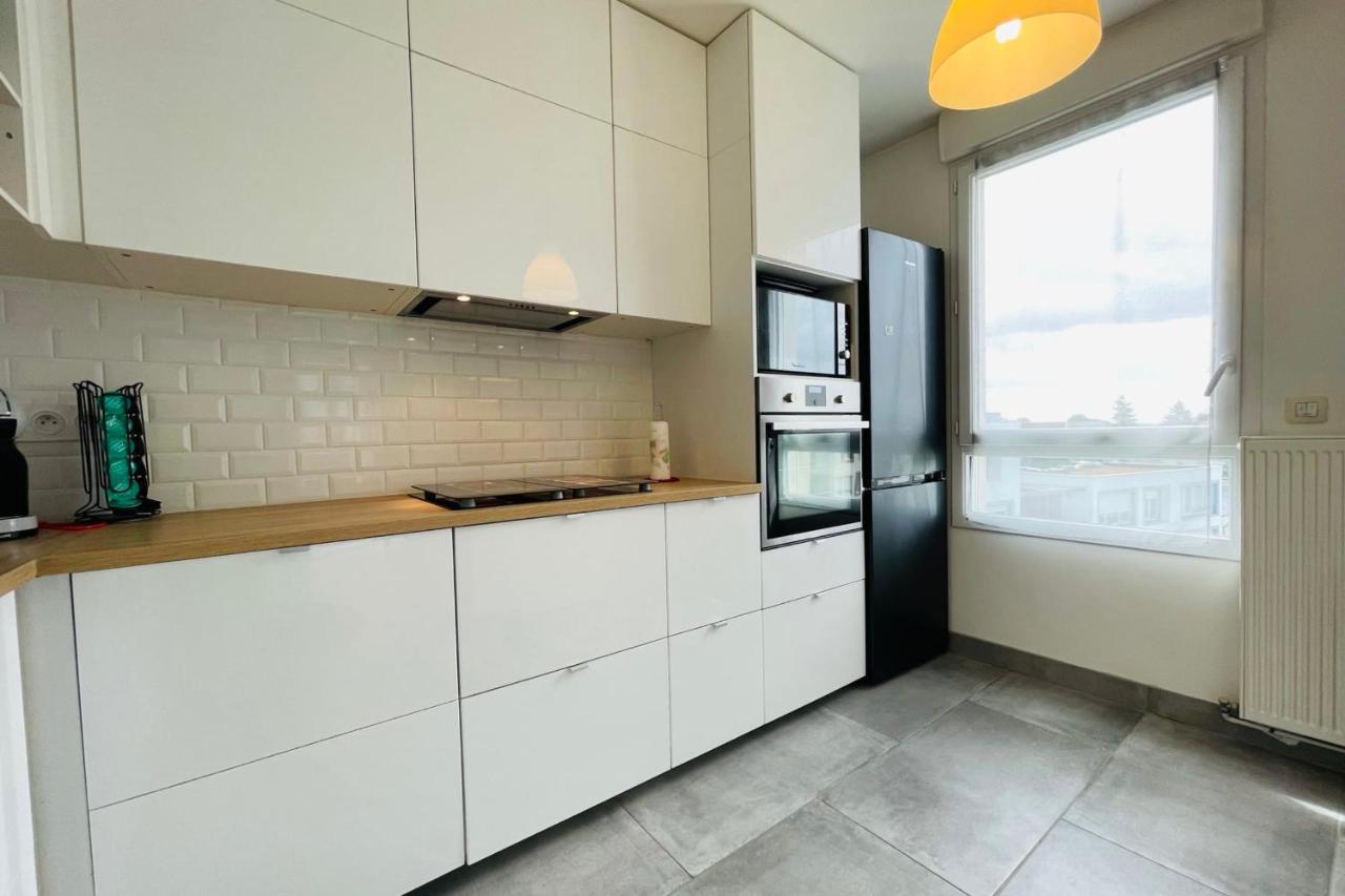 Bright Apartment In A New Building With Garage Tours Zewnętrze zdjęcie