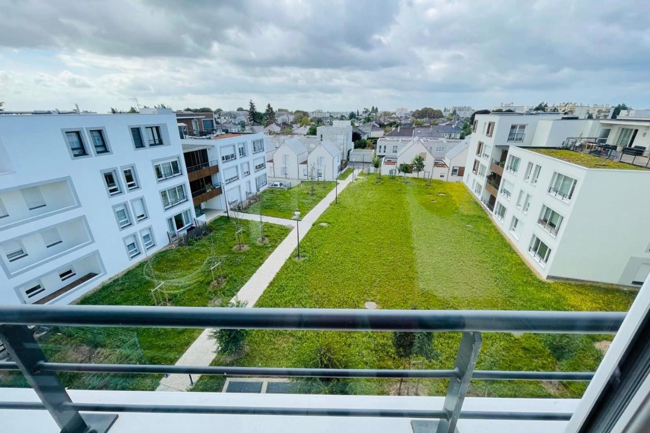 Bright Apartment In A New Building With Garage Tours Zewnętrze zdjęcie